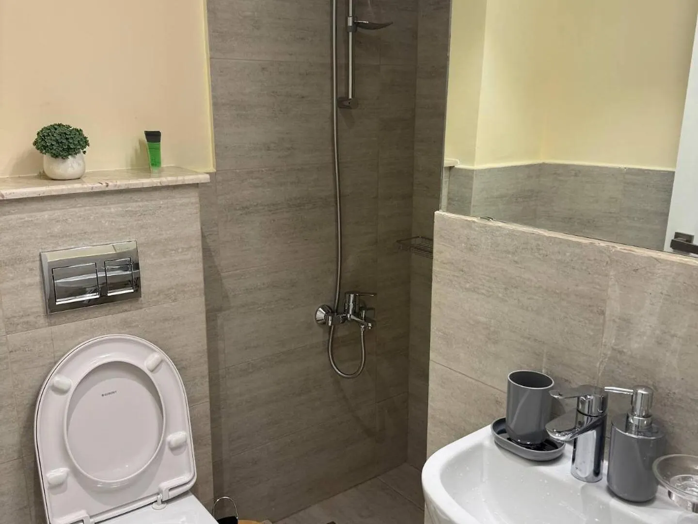 Unique 2Bd Jacuzzi & Sunbed Apartment Abu Dhabi