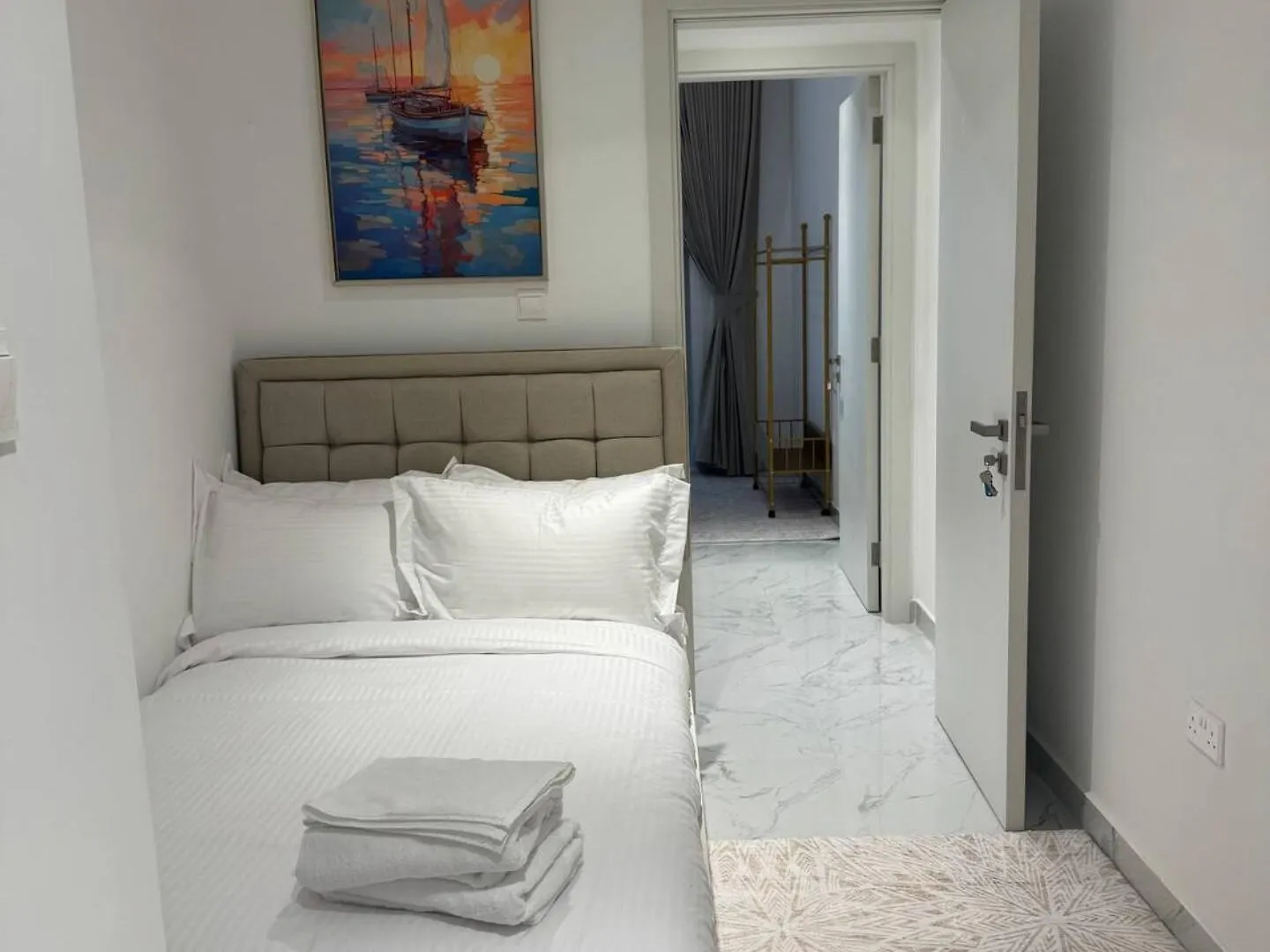 Unique 2Bd Jacuzzi & Sunbed Apartment